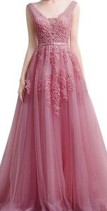 Applique double-v neck tulle gown
